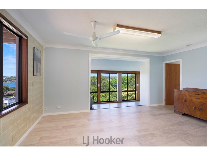 40 Sunlight Parade, Fishing Point NSW 2283