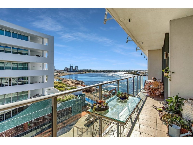 403/19 Honeysuckle Drive, Newcastle NSW 2300