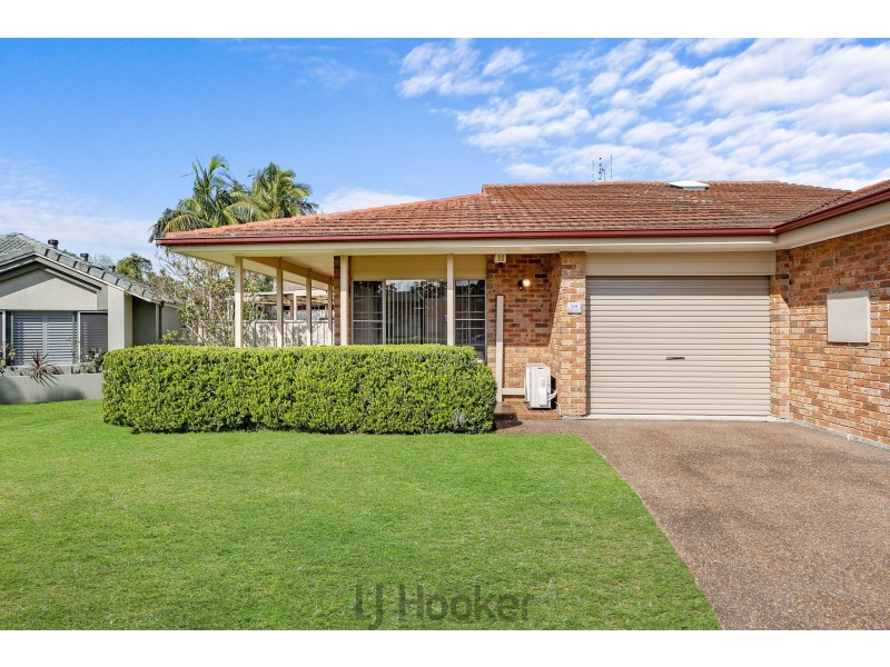 1/4 Windsor Close, Valentine NSW 2280