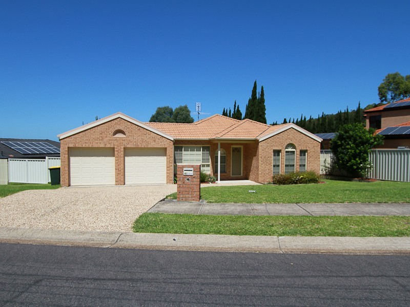 4 Whipbird Way, Belmont NSW 2280