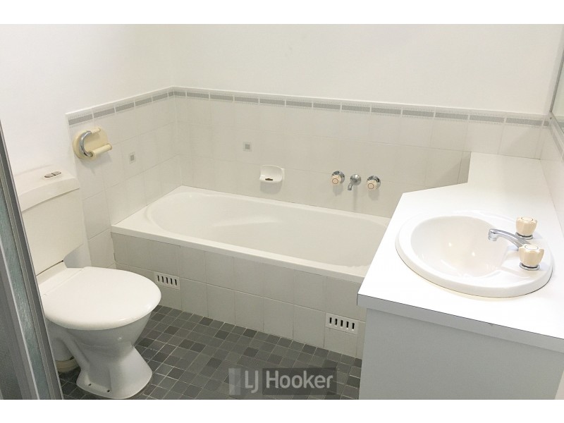 2/23 Sunderland Street, Mayfield NSW 2304