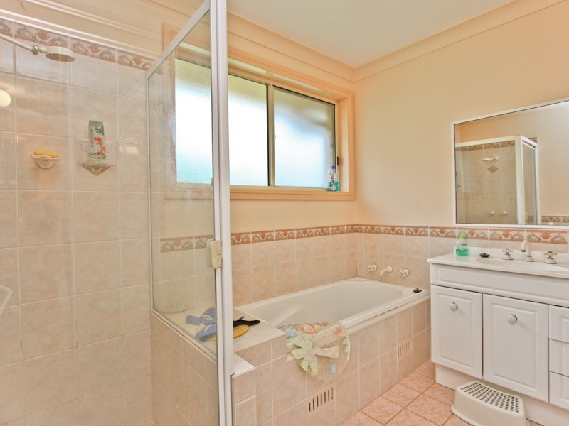 1 Chardonnay Court, Eleebana NSW 2282