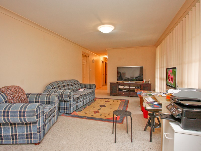 1 Chardonnay Court, Eleebana NSW 2282
