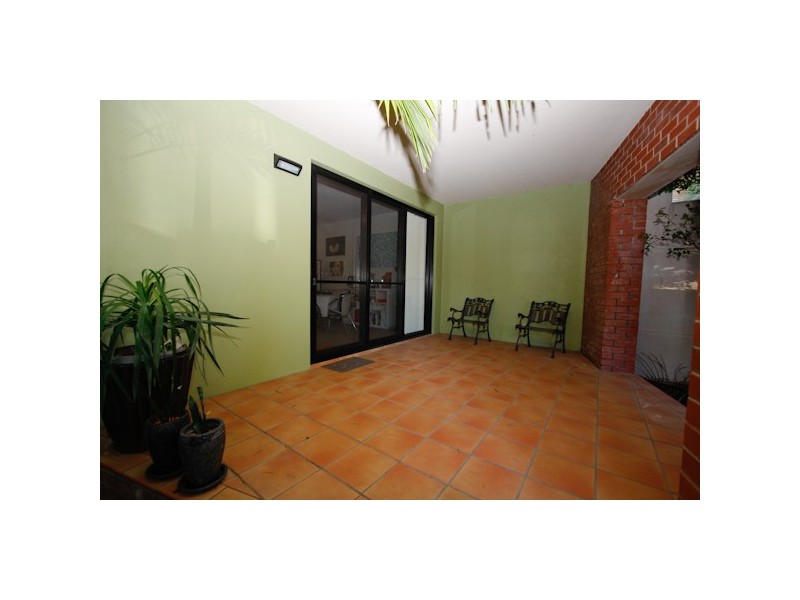 2/9 Howard Street, Warners Bay NSW 2282