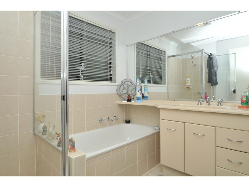 16 Burrawang Boulevard, Toronto NSW 2283