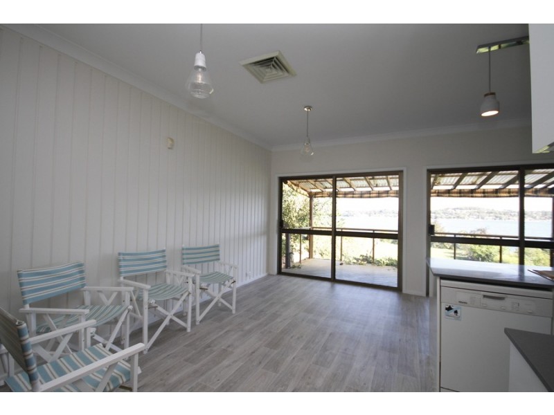 341 Coal Point Road, Coal Point NSW 2283
