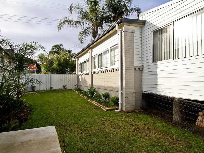 28 Evans Street, Belmont NSW 2280