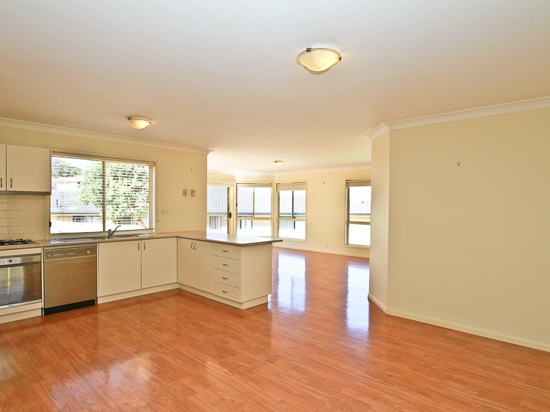 4 Whipbird Way, Belmont NSW 2280