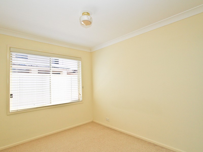 4 Whipbird Way, Belmont NSW 2280