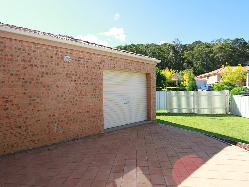 4 Whipbird Way, Belmont NSW 2280