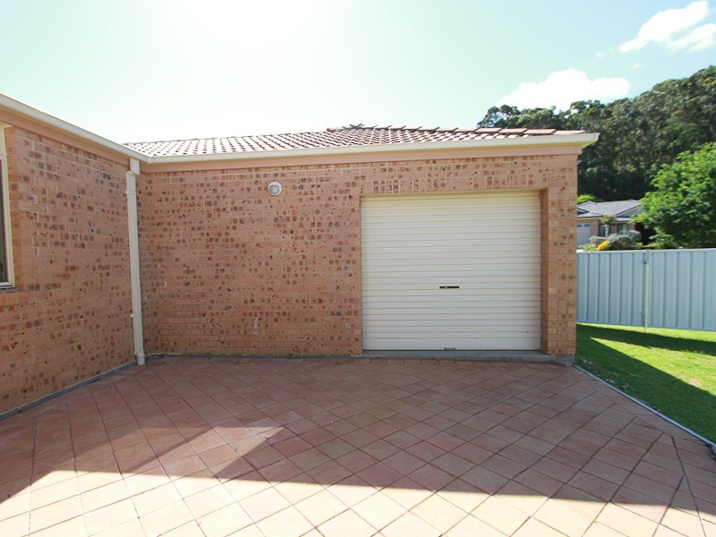 4 Whipbird Way, Belmont NSW 2280