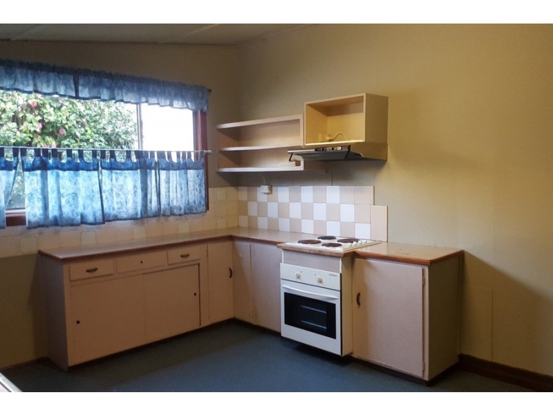 100 Bay Road, Bolton Point NSW 2283