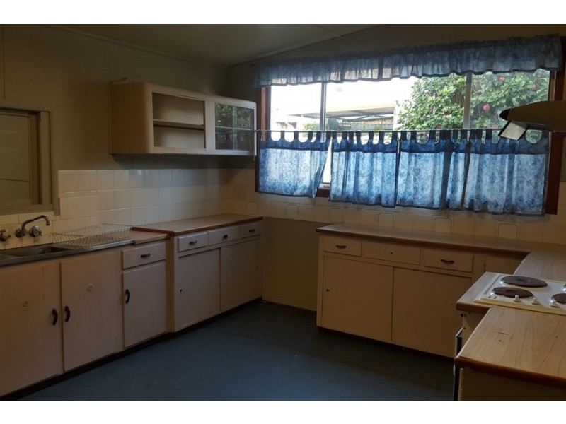 100 Bay Road, Bolton Point NSW 2283