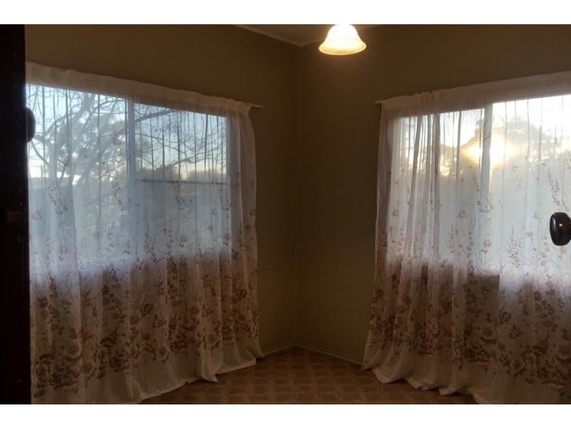 100 Bay Road, Bolton Point NSW 2283