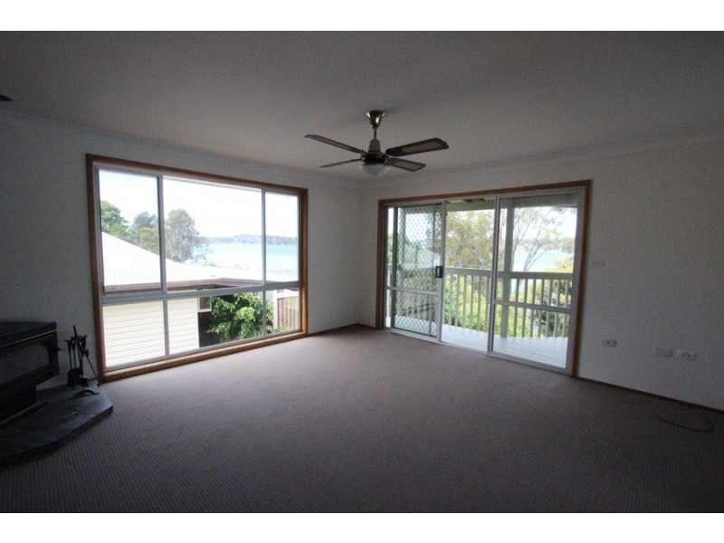82 Sealand Road, Fishing Point NSW 2283