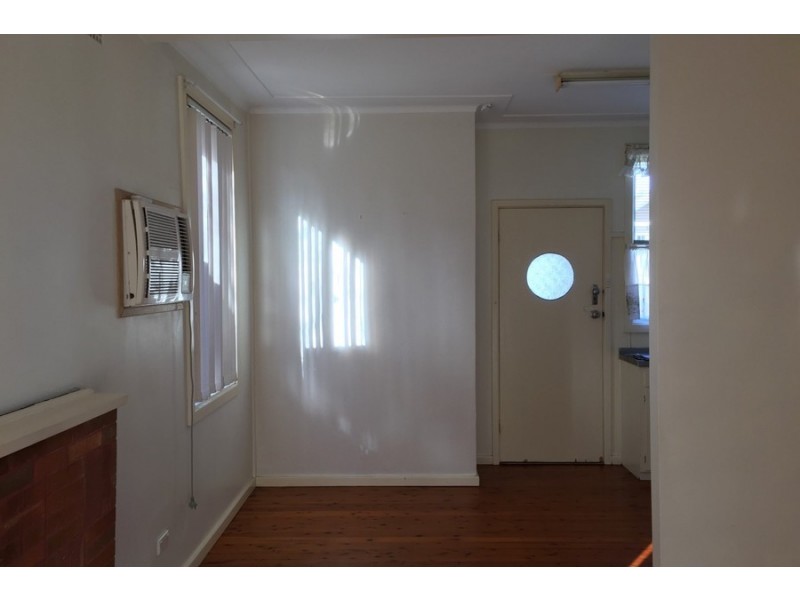 22 Lake Road, Fennell Bay NSW 2283