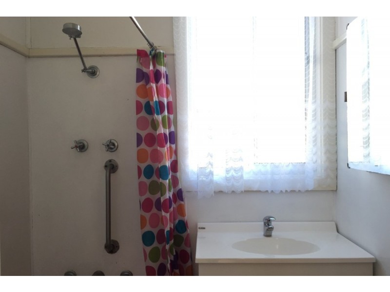 22 Lake Road, Fennell Bay NSW 2283