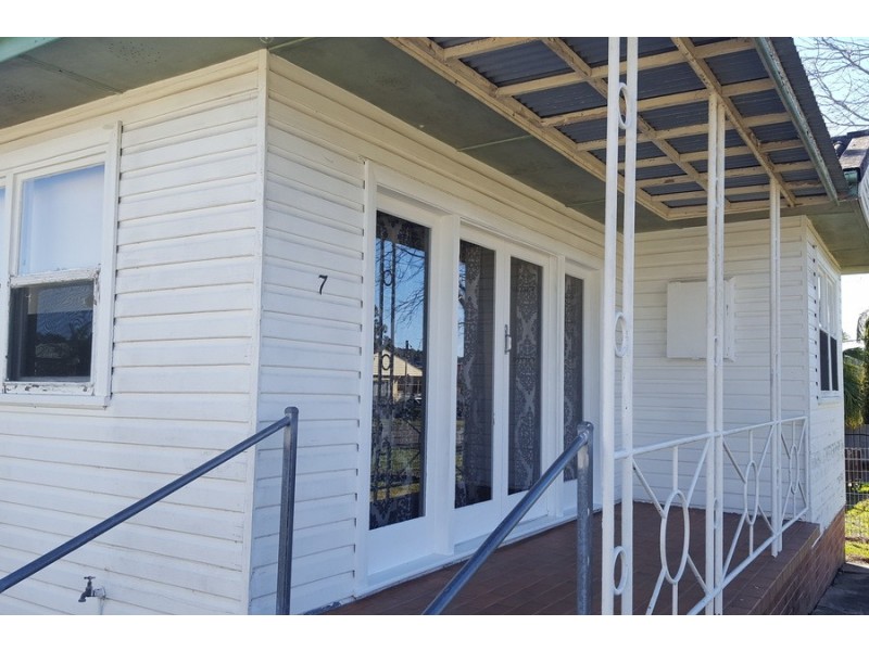 7 Bonarius Street, Warners Bay NSW 2282