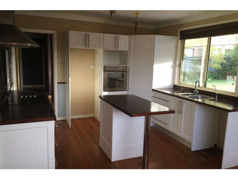 6a Charlton Street, Eleebana NSW 2282