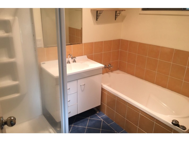 6a Charlton Street, Eleebana NSW 2282