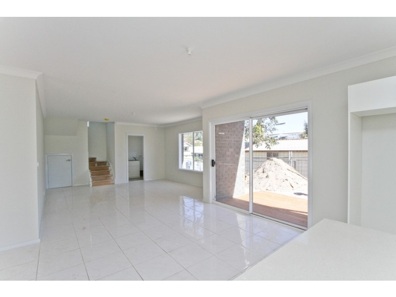 2/37 Hutchinson Street, Redhead NSW 2290