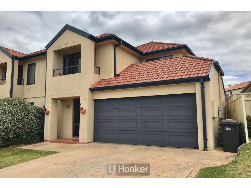2/18 Geraldton Drive, Redhead NSW 2290
