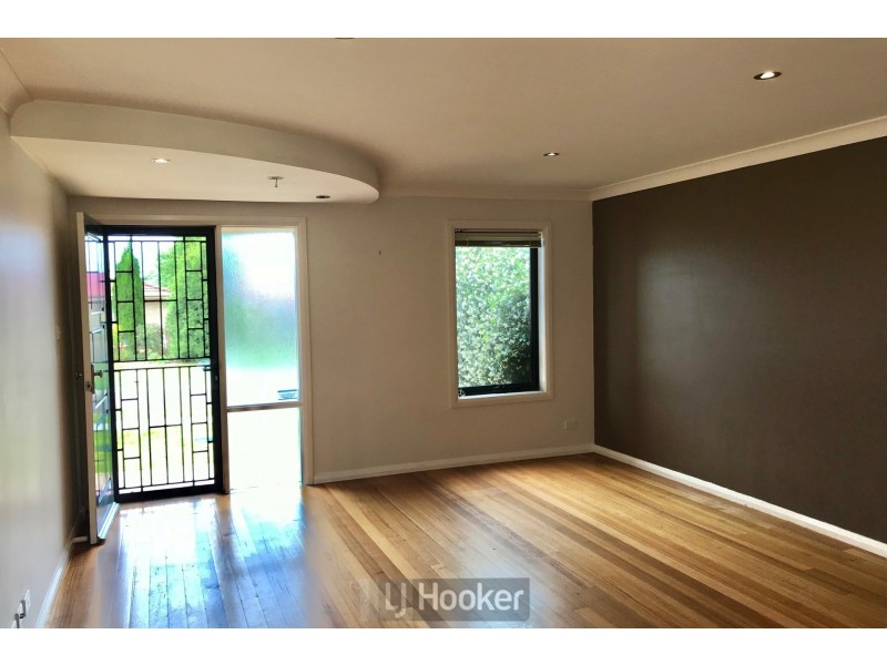 2/18 Geraldton Drive, Redhead NSW 2290