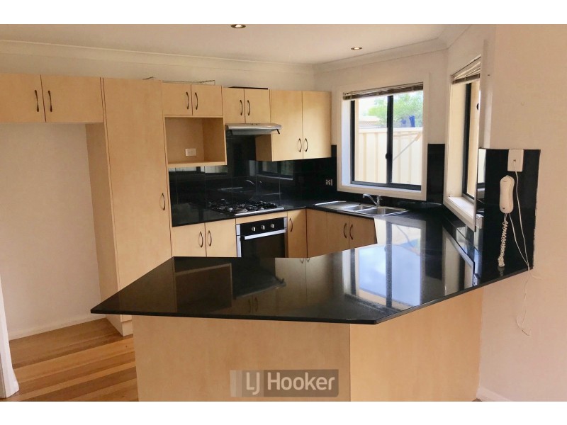 2/18 Geraldton Drive, Redhead NSW 2290