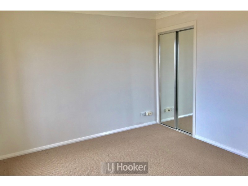 2/18 Geraldton Drive, Redhead NSW 2290