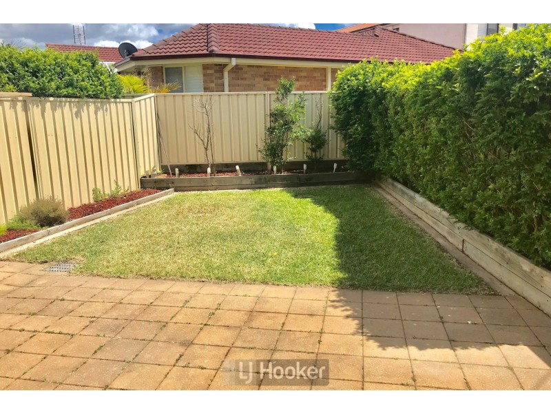 2/18 Geraldton Drive, Redhead NSW 2290