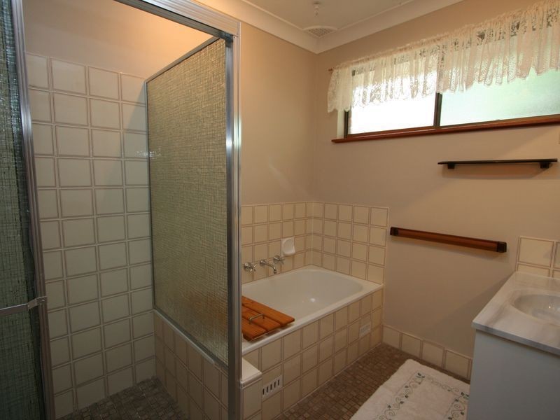 49 Carlisle Row, Fishing Point NSW 2283