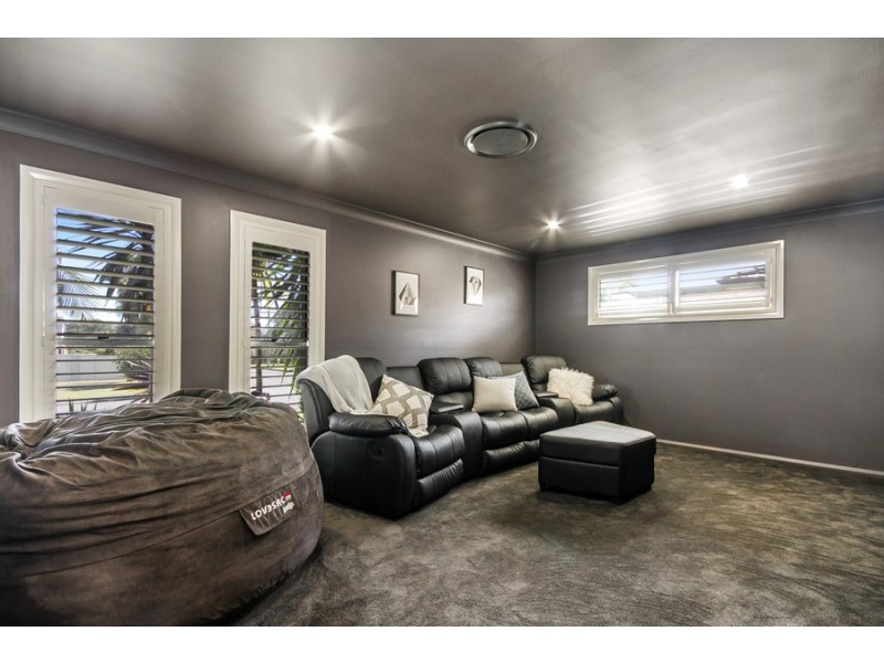 11 Winston Street, Croudace Bay NSW 2280