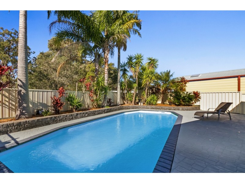 11 Winston Street, Croudace Bay NSW 2280