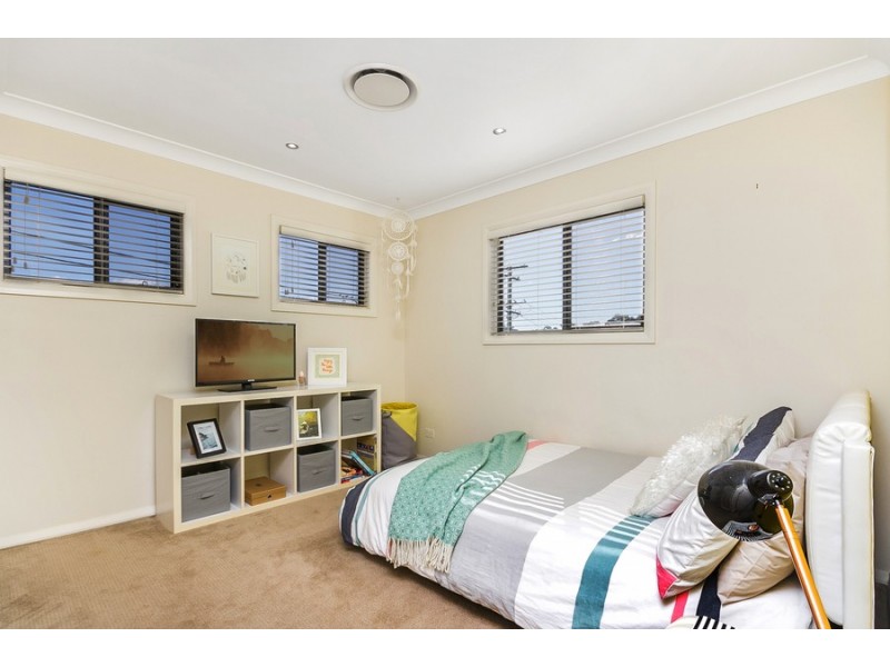 11 Winston Street, Croudace Bay NSW 2280