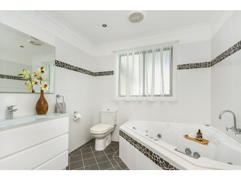 11 Winston Street, Croudace Bay NSW 2280