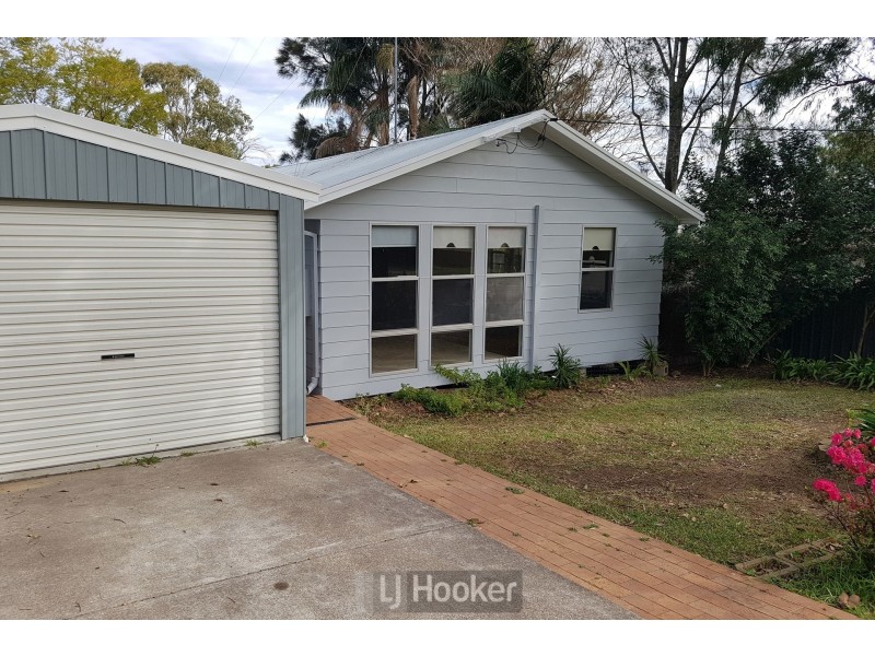 8 Ellesmere Street, Booragul NSW 2284