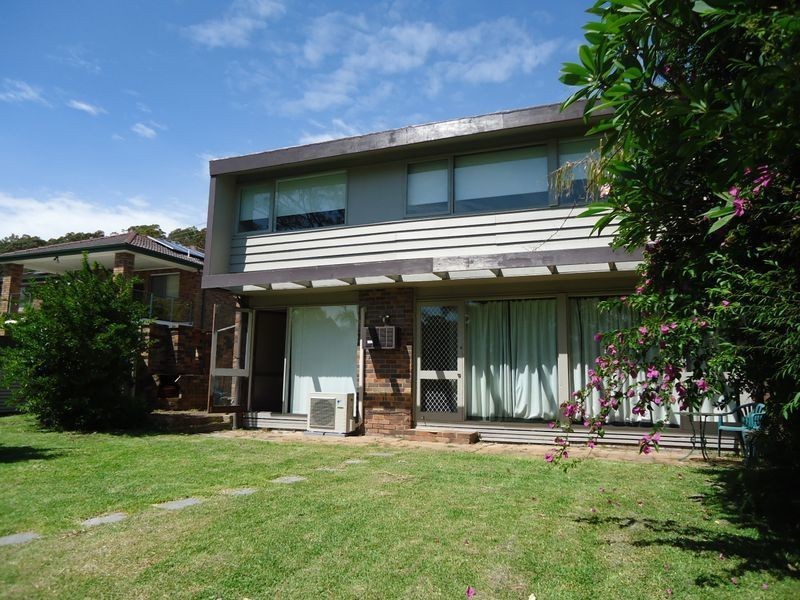 10 Ian Street, Eleebana NSW 2282