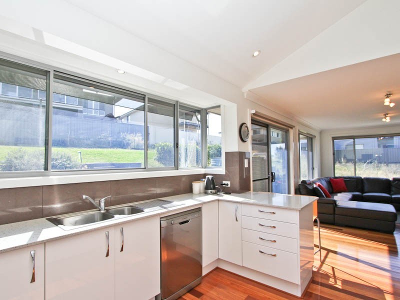 16 The Hill, Valentine NSW 2280