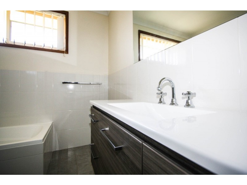 6/4 Delta Close, Eleebana NSW 2282