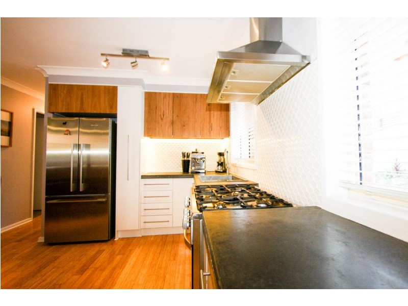 27 Endeavour Close, Woodrising NSW 2284