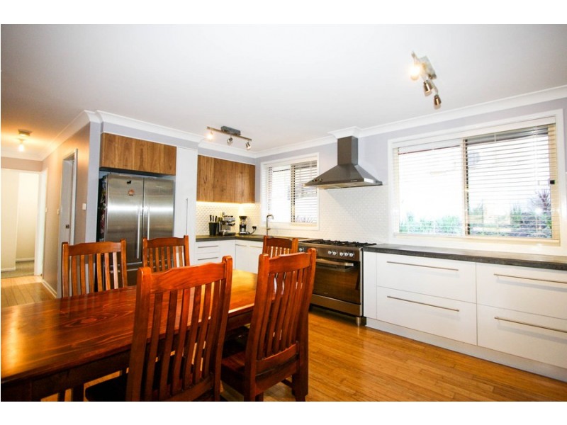 27 Endeavour Close, Woodrising NSW 2284