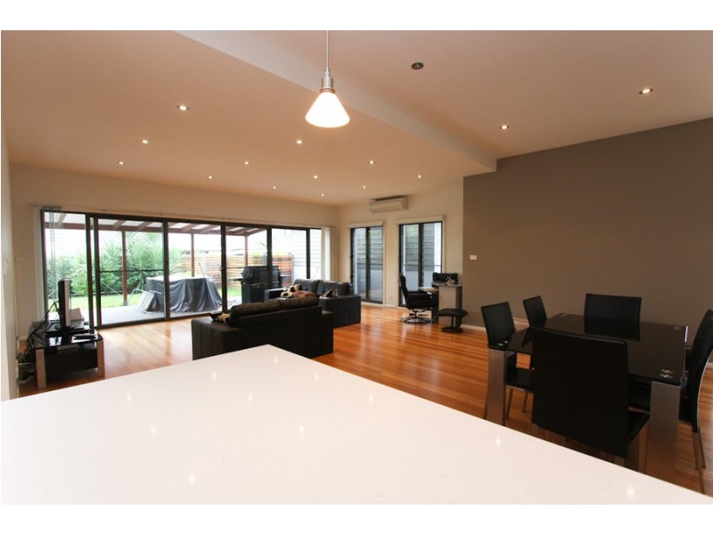 2/41 Tallawalla Road, Valentine NSW 2280