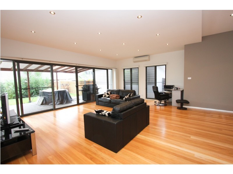 2/41 Tallawalla Road, Valentine NSW 2280