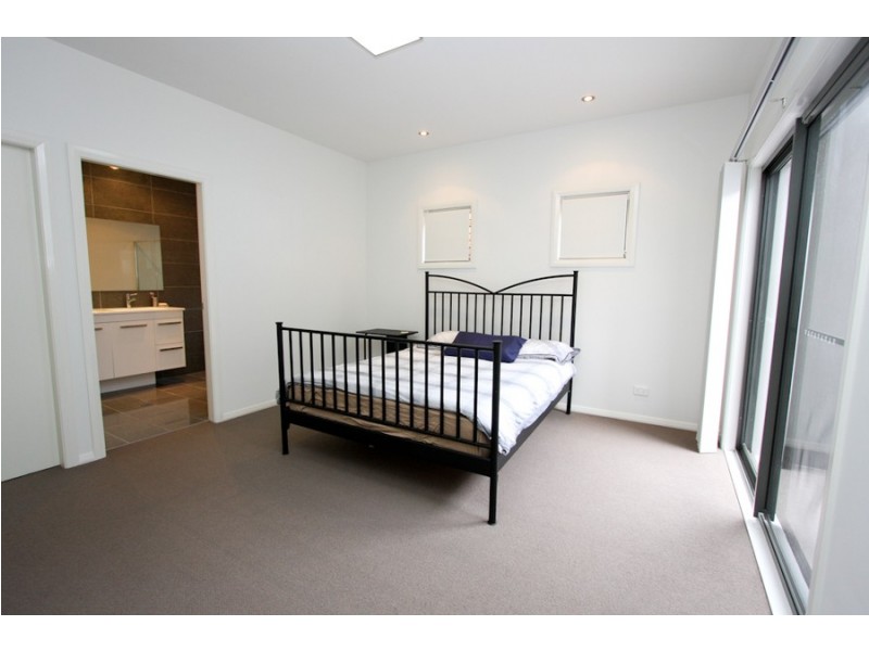 2/41 Tallawalla Road, Valentine NSW 2280