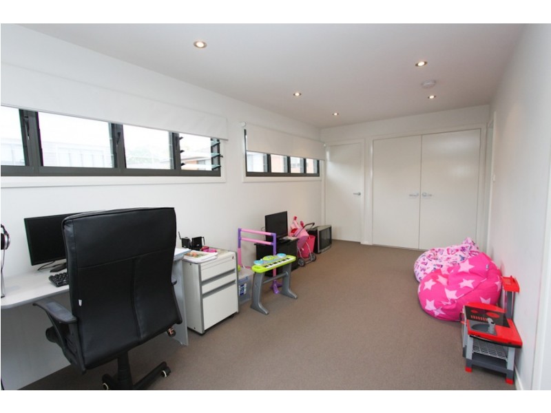 2/41 Tallawalla Road, Valentine NSW 2280