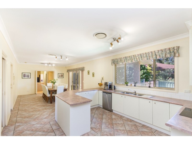 10 Toohey Cove, Eleebana NSW 2282