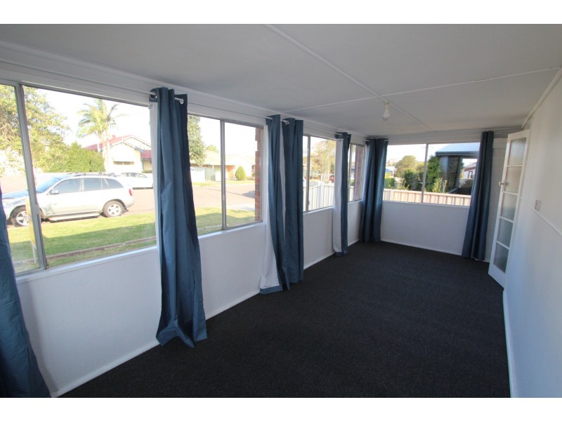 11 Robb Street, Belmont NSW 2280