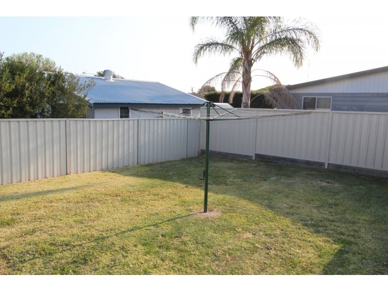 11 Robb Street, Belmont NSW 2280