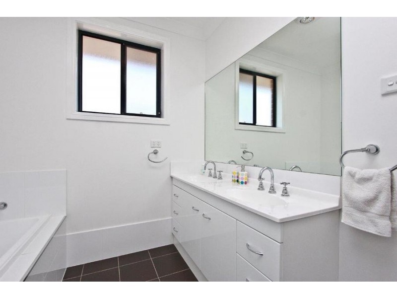 34 Ripon Way, Macquarie Hills NSW 2285
