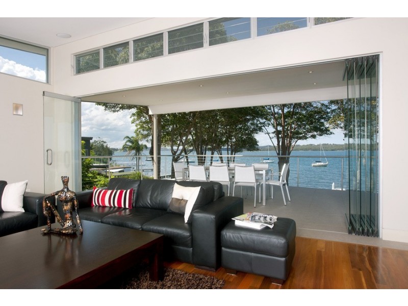8 Skye Point Road, Coal Point NSW 2283